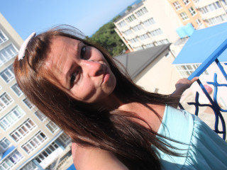 ChristyNutty - Ich bin ein extrem lebhaftes Mädchen mit langen Haaren, bezaubernden Augen, einem faszinierenden Lächeln, Lippen, die so küssbar sind und einem heißen Körper, der dich verrückt machen wird :)