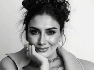 TAMARAWONDER - schwarz auf dem Bett