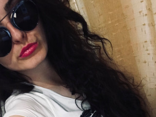 Allory - teilrasiert gerade Live online